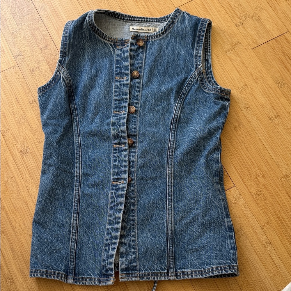 Abercrombie & Fitch Women's Sleeveless Denim Button-Front Vest in Blue